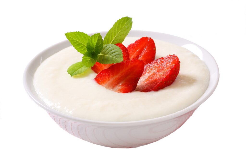 Grießbrei mit Erdbeeren